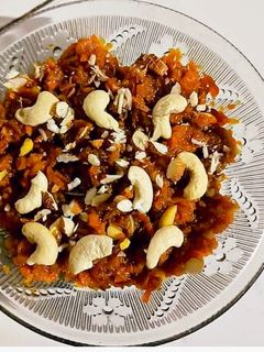 গাজরের হালুয়া(Gajor er halwa recipe in Bengali) রেসিপির প্রধান ছবি