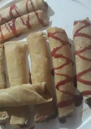 Una foto de Panqueques relleno de dulce de leche y banana frita
