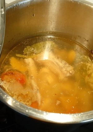 Una foto de Por poco más de 10€. Caldo de pollo