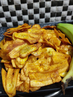 कच्चे केले का चिप्स (kacche kele ka chips recipe in Hindi) रेसिपी मुख्य फोटो