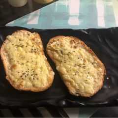 A picture of Garlicky cheese toast.