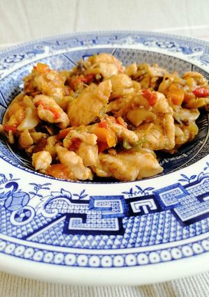 Una foto de Pollo con verduras y salsa de soja