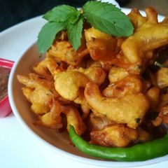 A picture of Minti onion fritters.