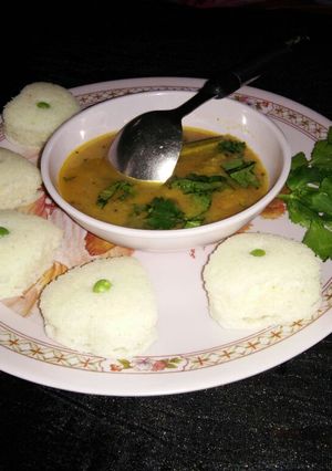 A picture of Idli sambar.