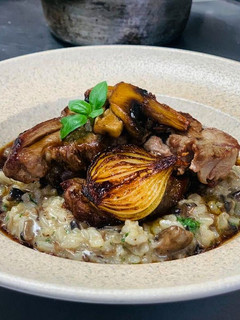Una foto de Risotto de hongos con cordero