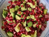 Ensalada de atún con aguacate y granada