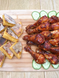A picture of Super simple BBQ drumsticks.