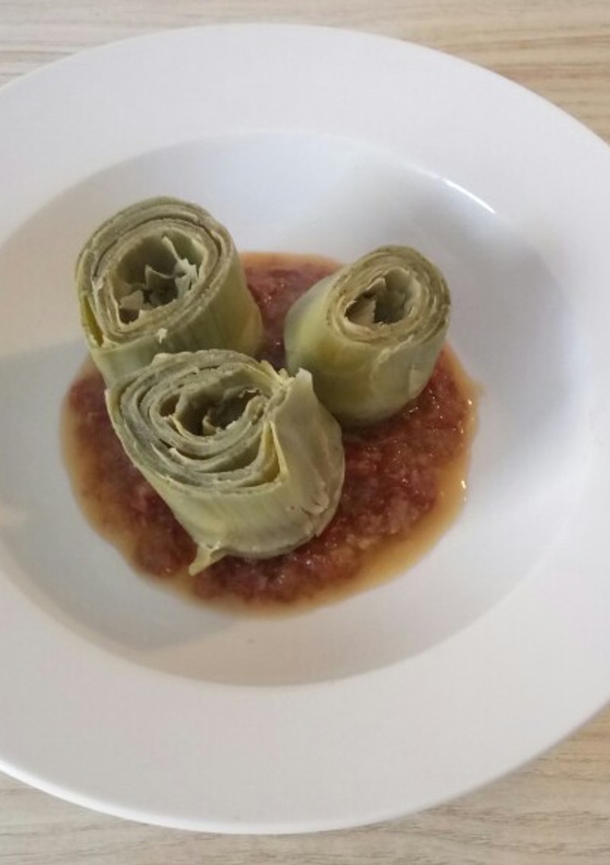Una foto de Alcachofas con cama de jamón