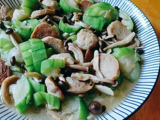 絲瓜炒貢丸菇菇