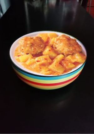 Una foto de Albóndigas de pollo en salsa de piña