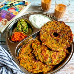 A picture of Methi Thalipeeth.