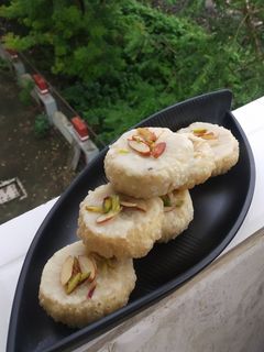 ઘારી(Ghari recipe in Gujarati) રેસીપી મુખ્ય ફોટો