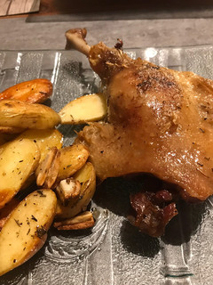 A picture of Confit de canard maison.
