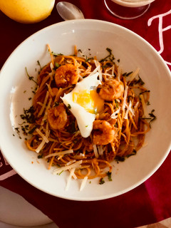 Una foto de Pasta con atún y langostinos!