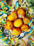 Frittelle di pasta choux ripiene di crema al pistacchi