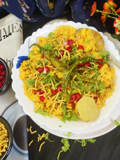 कांदा पोहा (kanda poha recipe in Hindi) रेसिपी मुख्य फोटो