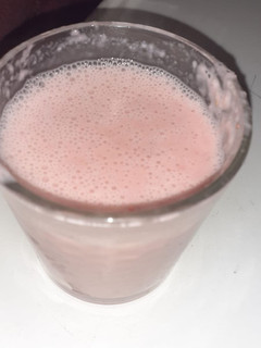 Una foto de Batido de fresa, manzana y nata