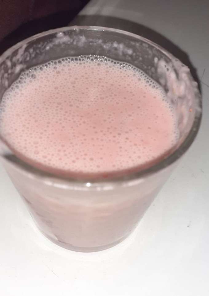 Una foto de Batido de fresa, manzana y nata