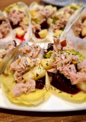 Una foto de Barquitos de endivias rellenos