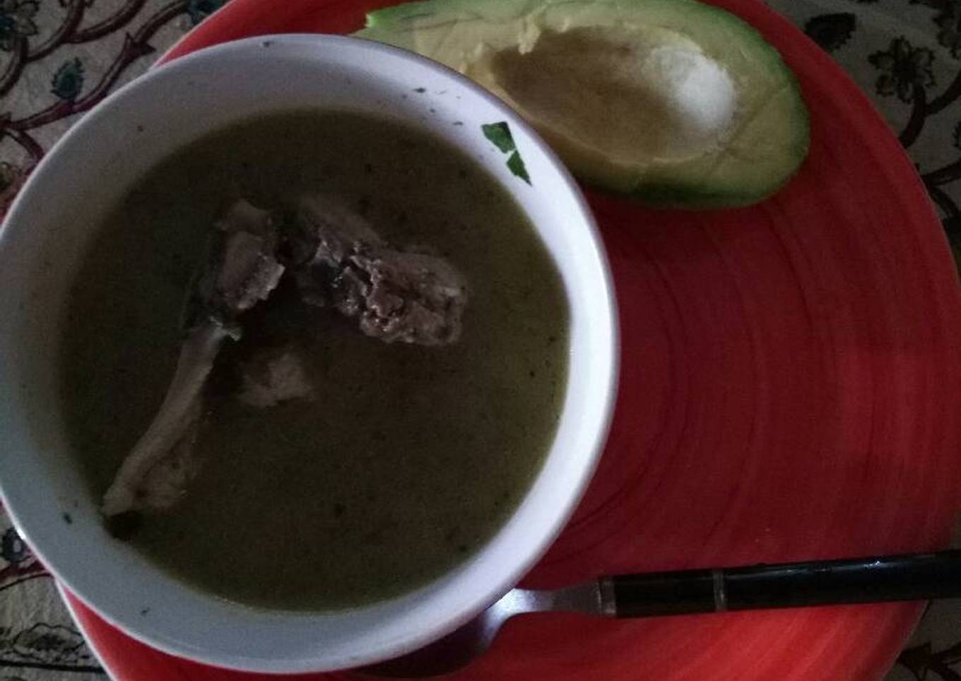 Cetogénica: caldo de pollo y aguacate