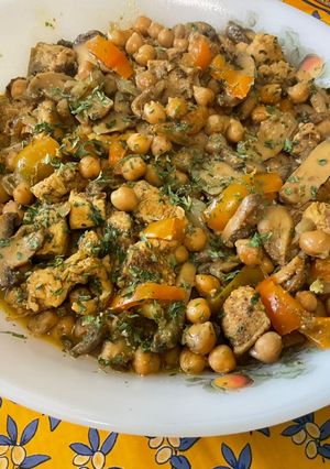 Une photo de Pois chiches aux champignons et poulet épicé