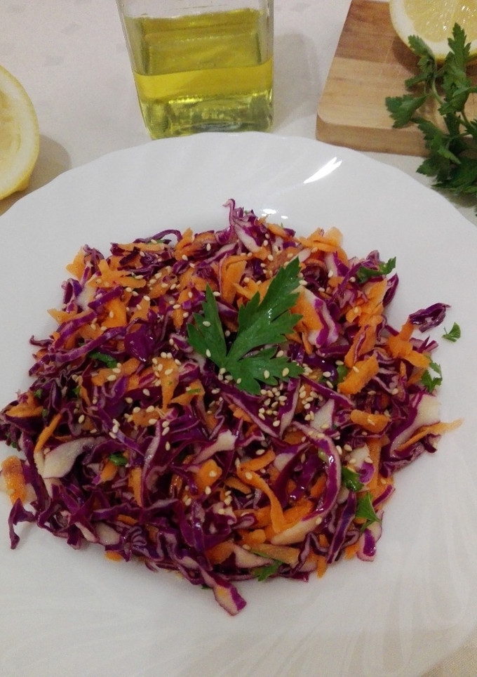 Una foto de Ensalada marinada de lombarda y zanahoria