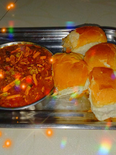 मिसल पाव(Misal pav recipe in Hindi) रेसिपी मुख्य फोटो