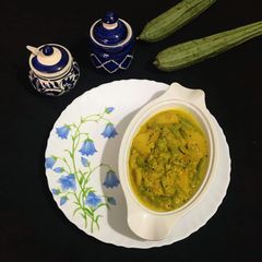 A picture of Ridge Gourd in Poppy Seeds paste.