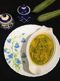 A picture of Ridge Gourd in Poppy Seeds paste.