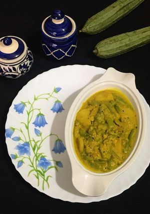 A picture of Ridge Gourd in Poppy Seeds paste.