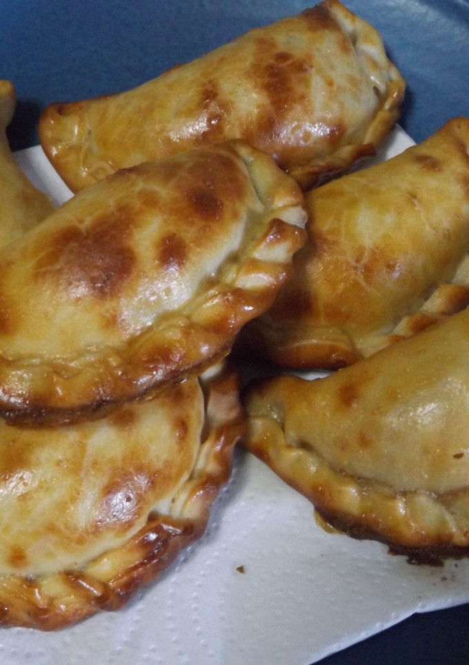 Una foto de Empanadas horneadas de pollo y chistorra casera