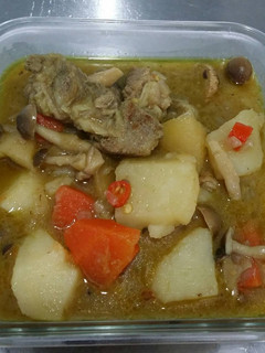 便當菜7-咖哩猪與馬鈴薯為主就是一餐 的食譜成品照片