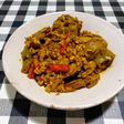 Arroz integral con pollo, judías verdes y alcachofas