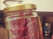 Una foto de gomitas de leche