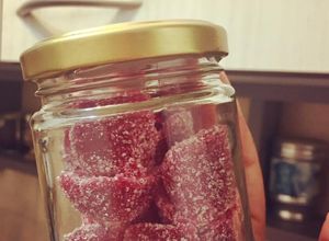Una foto de Gomitas caseras con Leche