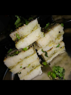 सैंडविच ढोकला (Sandwich dhokla recipe in hindi) रेसिपी मुख्य फोटो