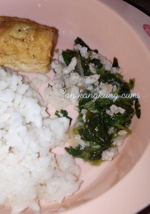 Foto resep MPASI 4* 11m : cah kangkung cumi + tahu goreng + nasi putih