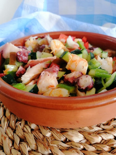 Una foto de Pipirrana de pulpo y langostinos