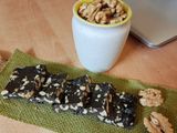 वाॅलनट चॉकलेट चिक्की (walnuts chocolate chikki recipe in Hindi)