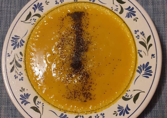 Passi a Preparare Perfetto Vellutata di zucca con papavero come spezia