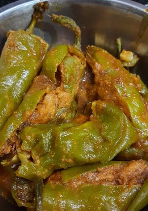 भरवा बेसन मिर्च (bharwa besan mirch recipe in Hindi) रेसिपी मुख्य फोटो