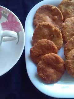 आटे की मठरी (Aate ki mathri recipe in Hindi) रेसिपी मुख्य फोटो