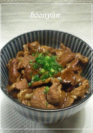 A picture of Hokkaido Jingisukan Rice Bowl (Jingisukan Donburi).