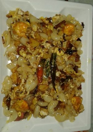 A picture of Egg prawn pasta.
