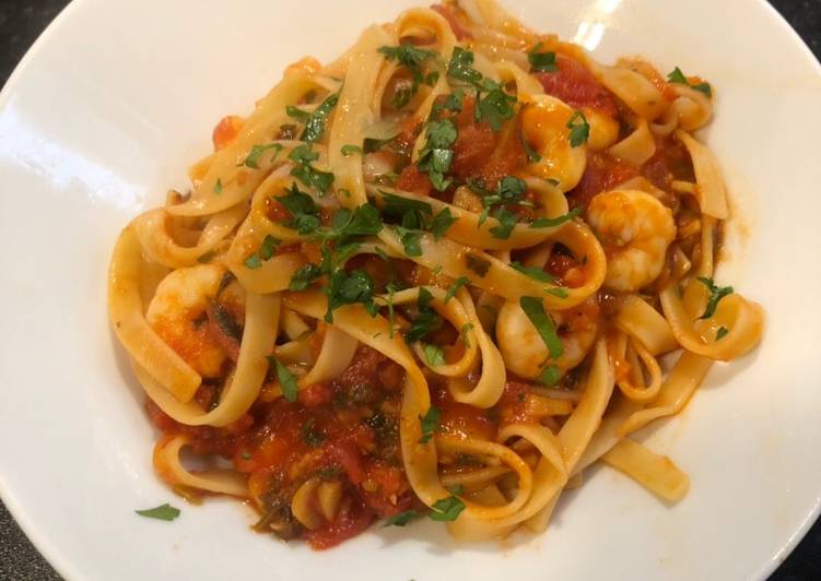 Chilli prawn tagliatelle