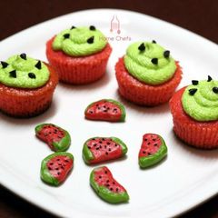 A picture of Watermelon Cupcakes.