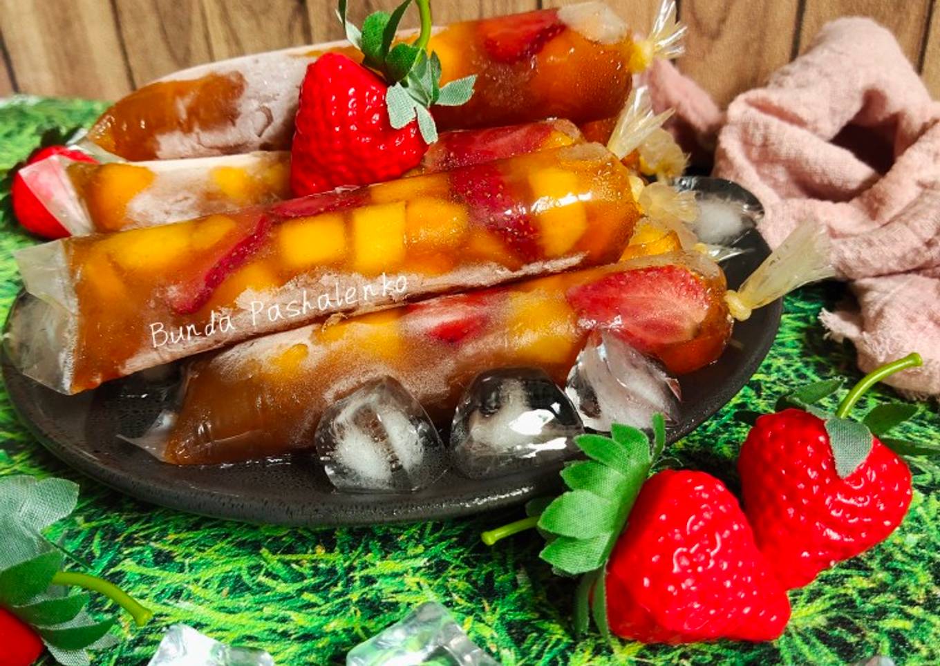 Rujak Es Lilin Mangga Strowbery