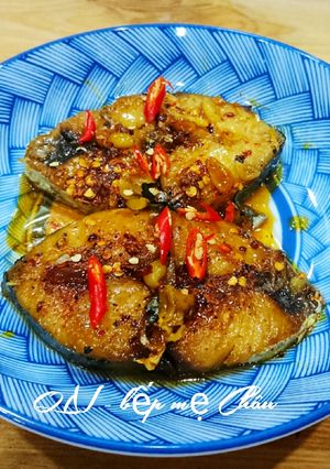 Hình của món Cá thu rim mắm tỏi.