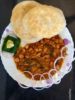 छोले भटूरे (Chole bhature recipe in hindi) रेसिपी मुख्य फोटो