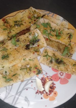 गार्लिक ब्रेड (Garlic bread recipe in Hindi) रेसिपी मुख्य फोटो